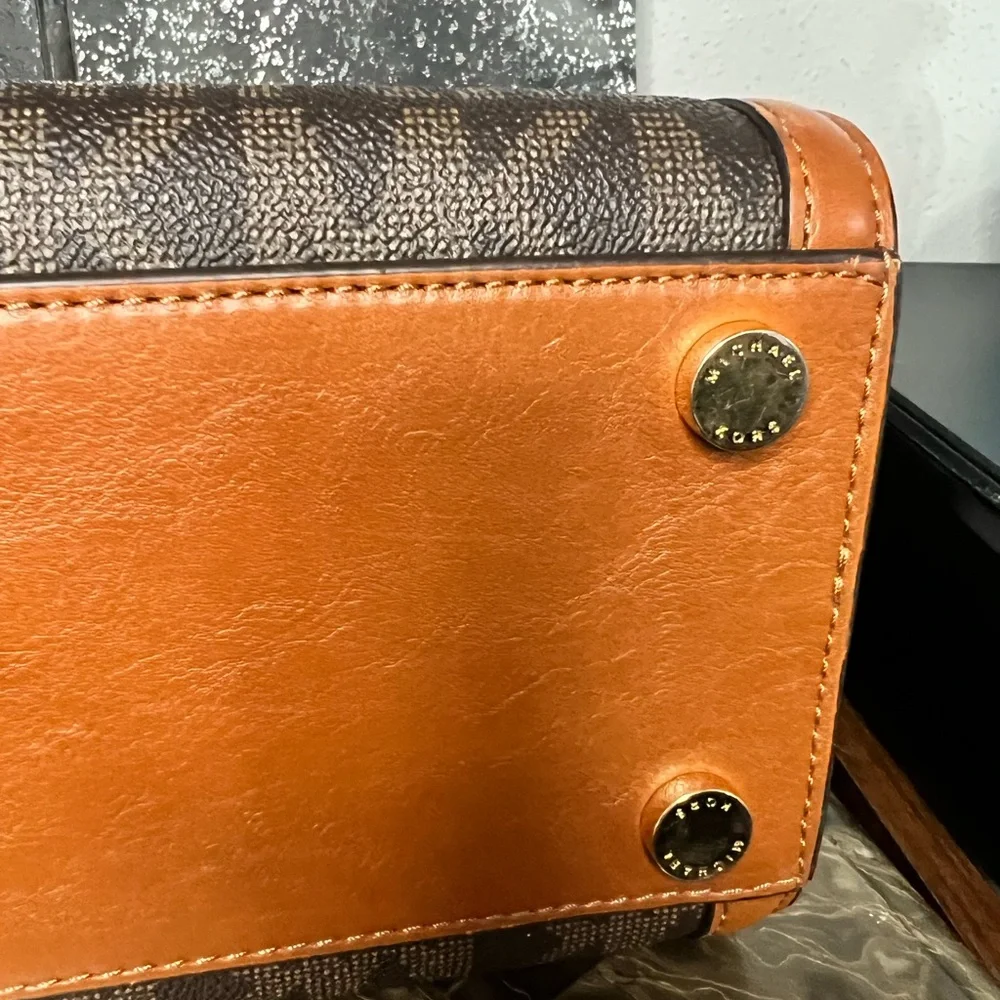 Michael Kors: Medium Selma Satchel Tote Bag in Signature Brown Logo